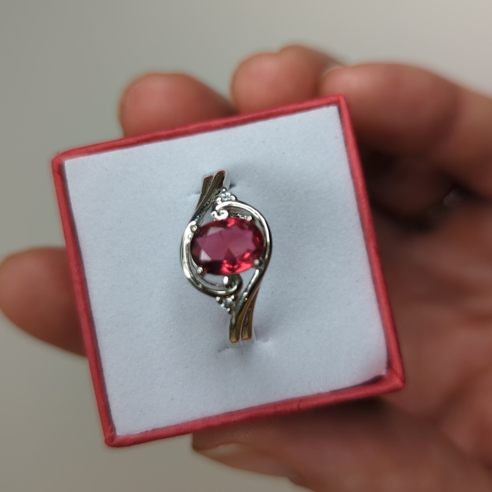 Fragrant Jewels Size 8 Ring Red Stone NWOT